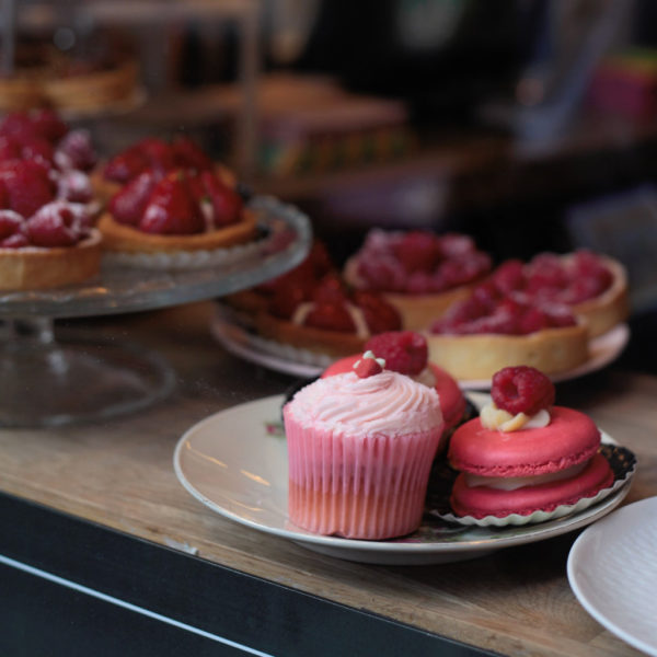 Pink Cupcakes im Schaufenster in London