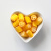 Zitronen-Bonbons in Herzschale