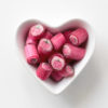 Himbeer-Bonbons in Herzschale
